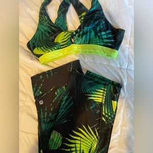 Fabletics set (capri legging and sports bra)